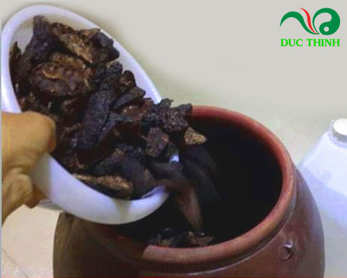 Trái nhàu khô ngâm rượu