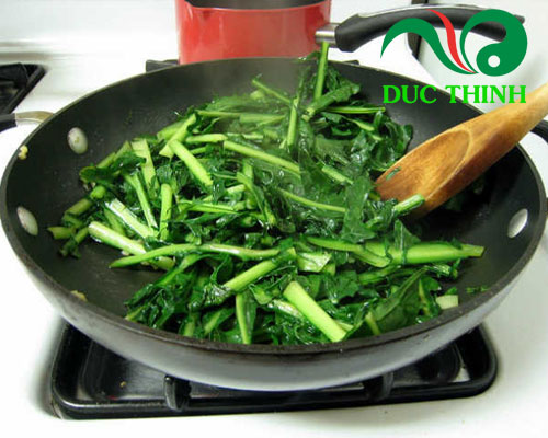 Rau bồ công anh xào 