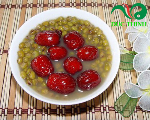 Táo đỏ khô ăn sống được không?