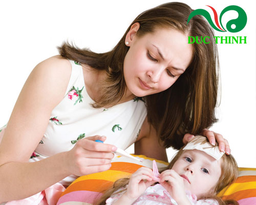 Vì sao nên dùng cây nhọ nồi hạ sốt cho trẻ?